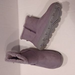 4/$60 New Short Gray Fit Body Boots - Size US8